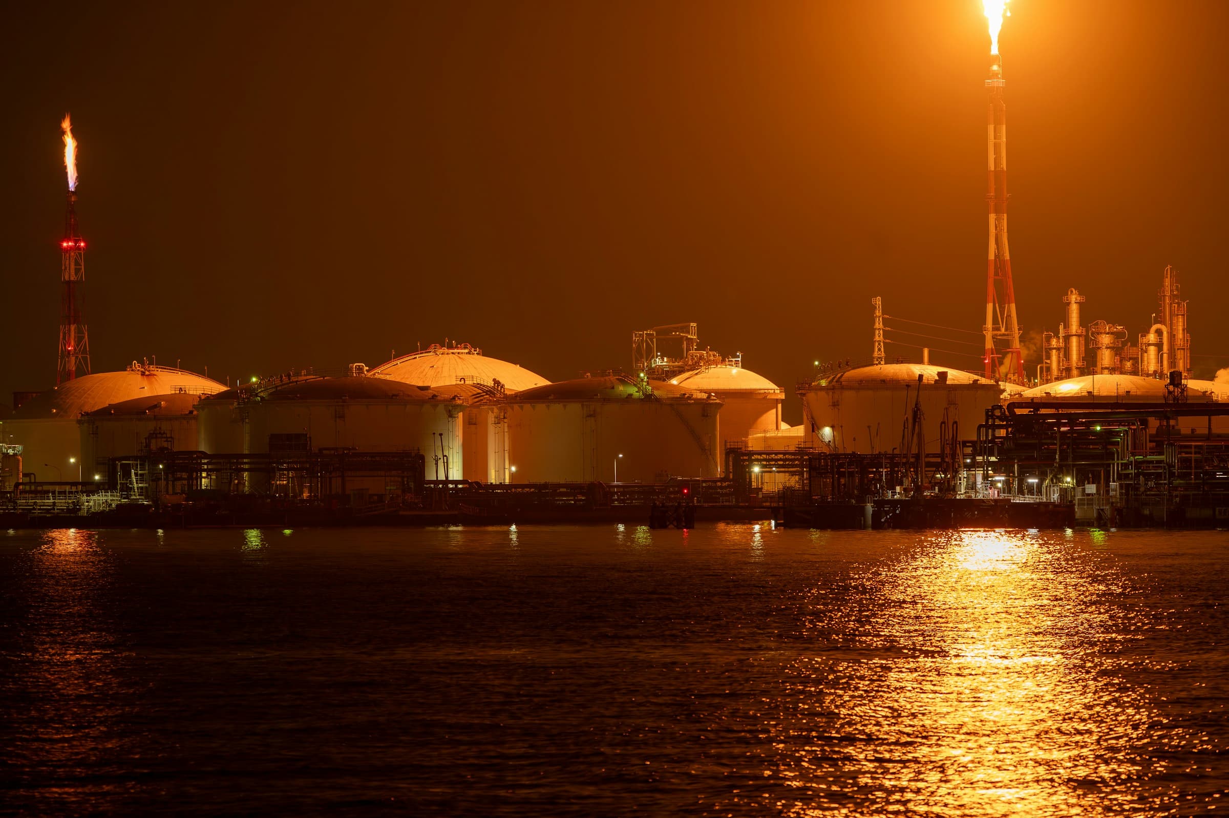 LNG megaproject — modular construction