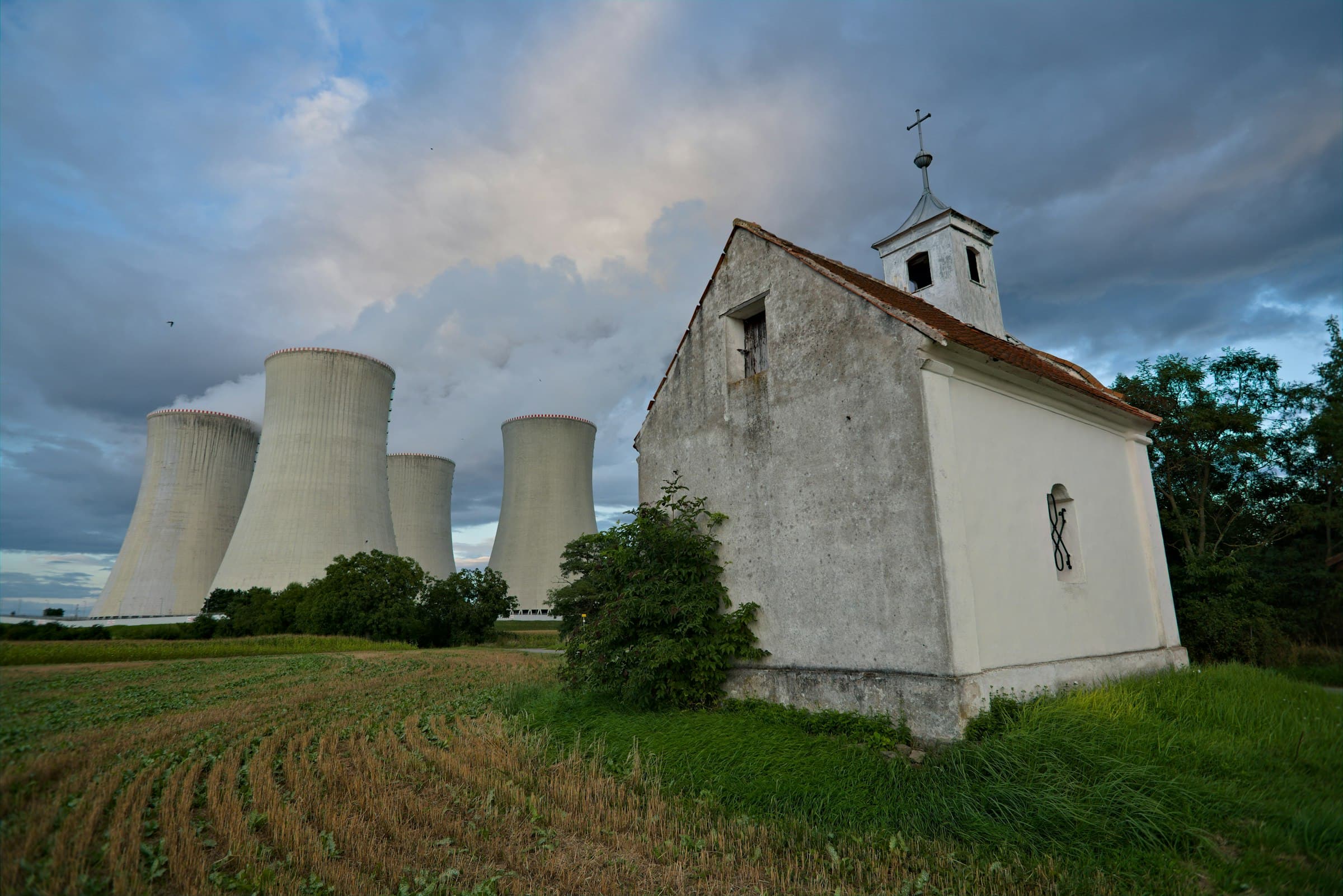 Nuclear plant — cooling tower