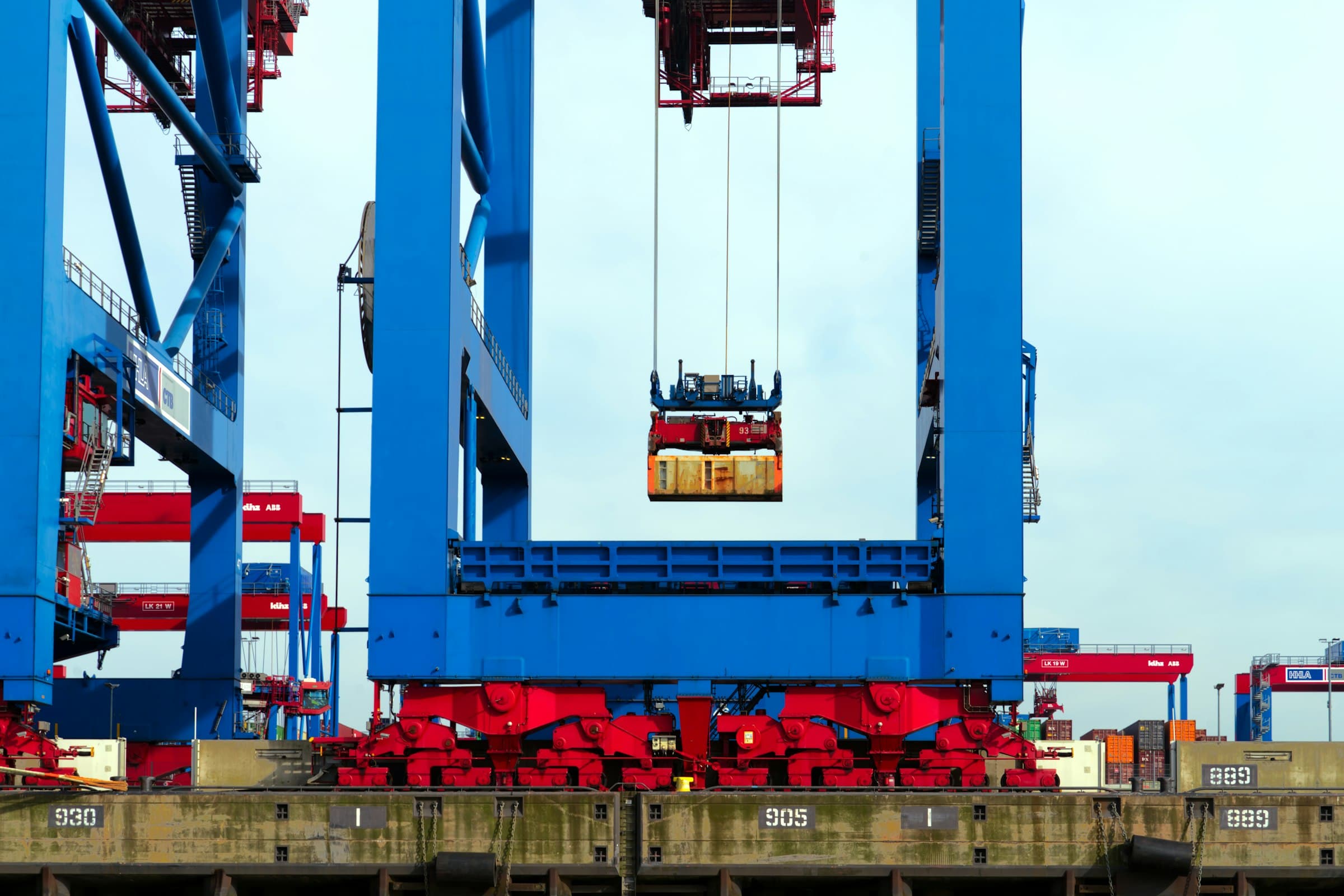 Port — container terminal