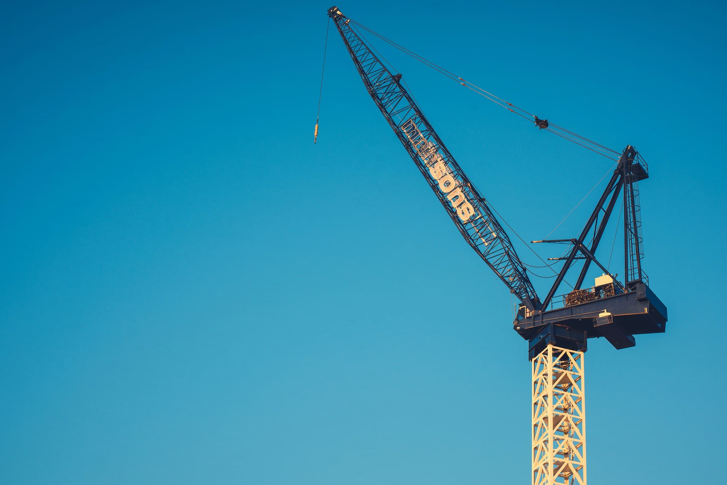 Crane lift — column / vessel installation