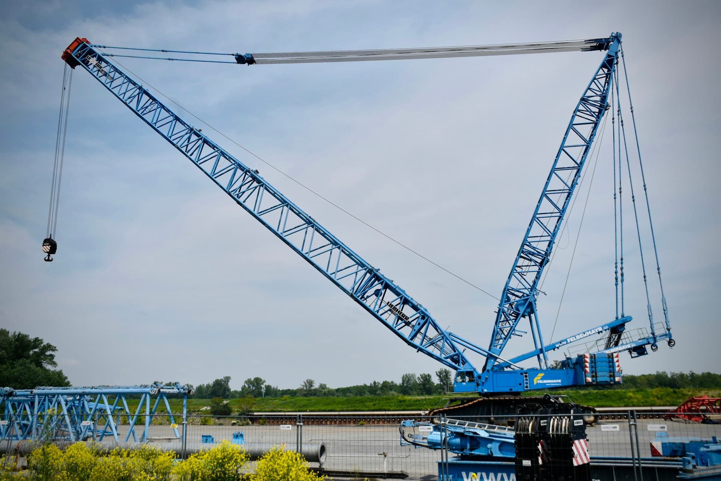 Liebherr mega crane on tracked undercarriage